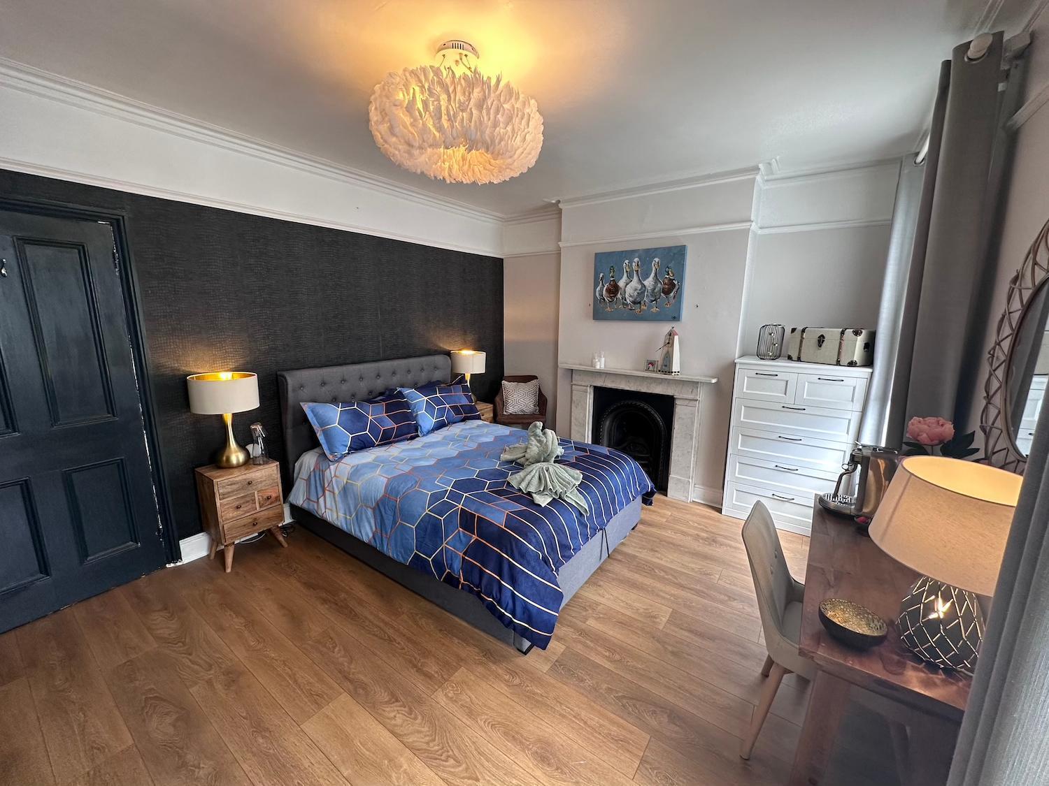 Large Bedroom In Beautiful House Londres Exterior foto
